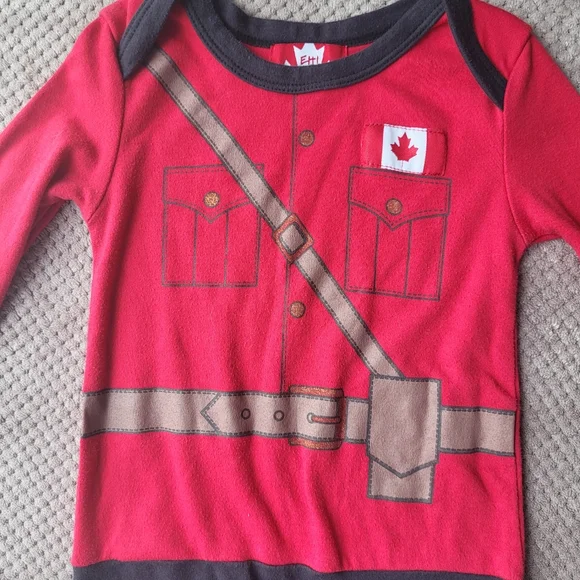 Mountie Sleeper - Picture 2 of 3